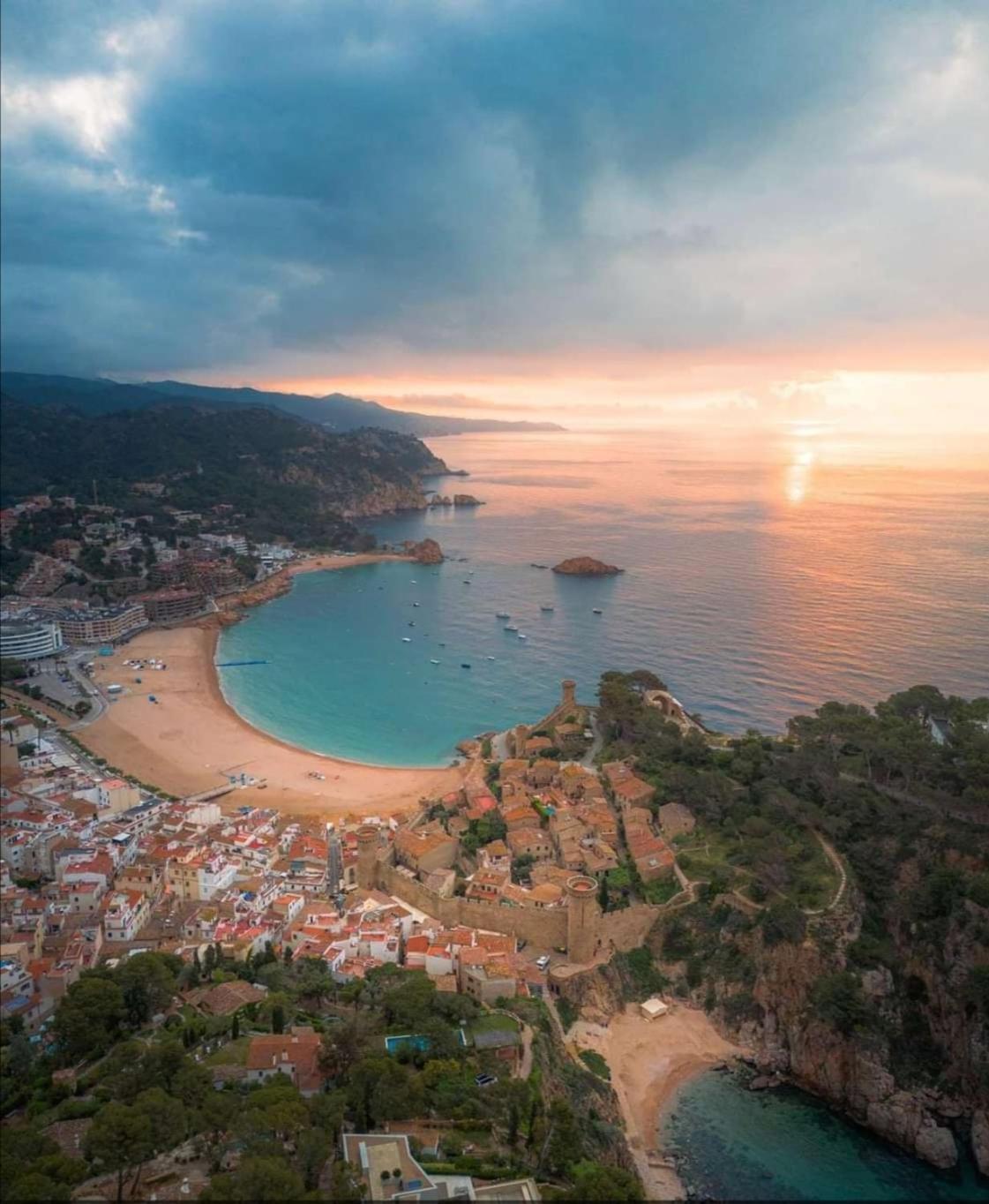 Portal 17 Can Tort Tossa de Mar Bagian luar foto